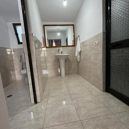 & Relax Hostel Berat